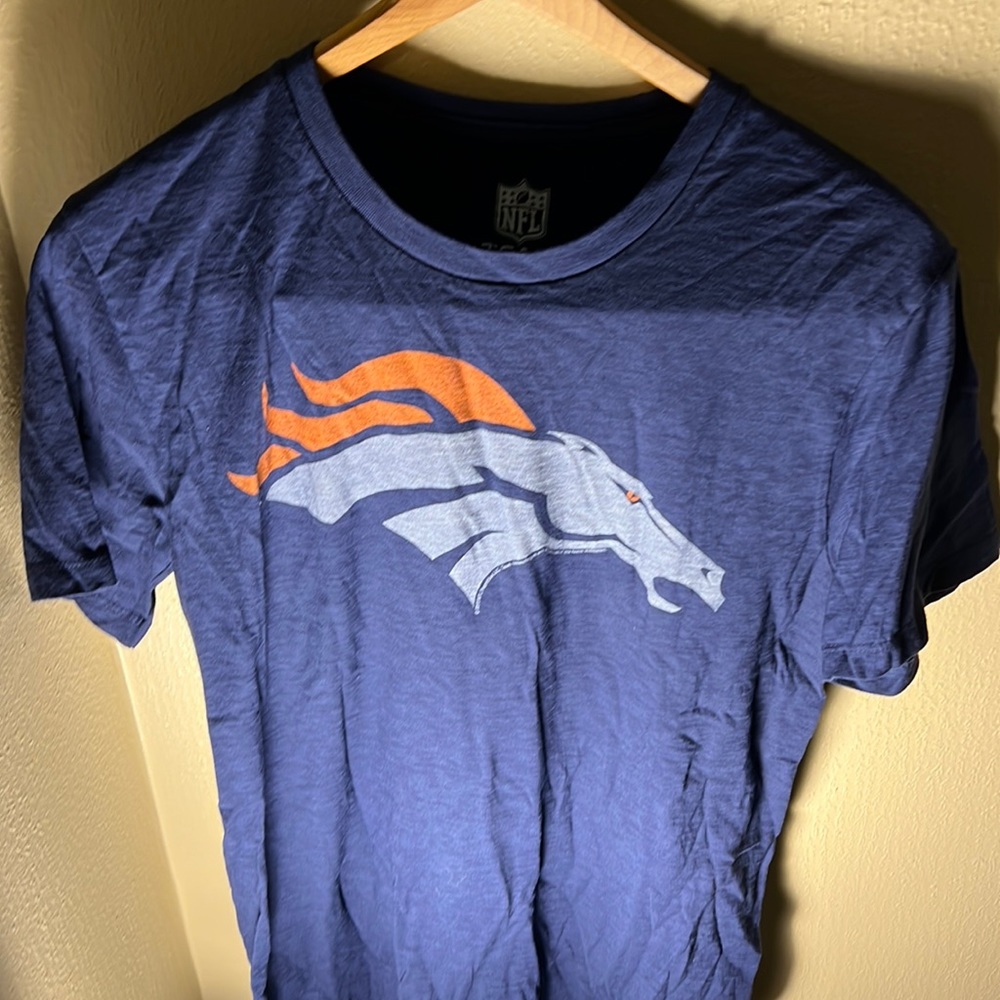 NFL Mens Team Apparel Denver Stallion Head Logo Tee Color Blue Size Medium